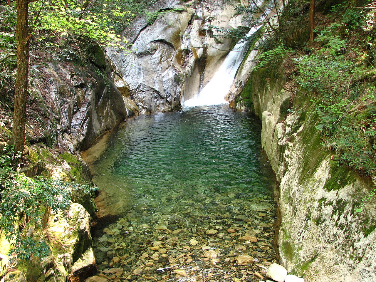 寂地峡五竜の滝