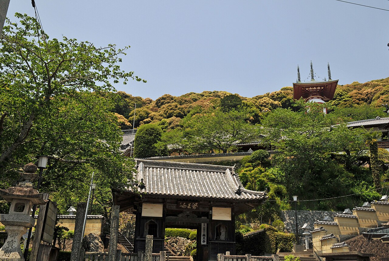 四国霊場第二十三番札所 薬王寺