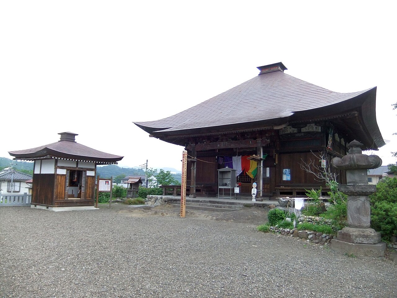 龍石寺