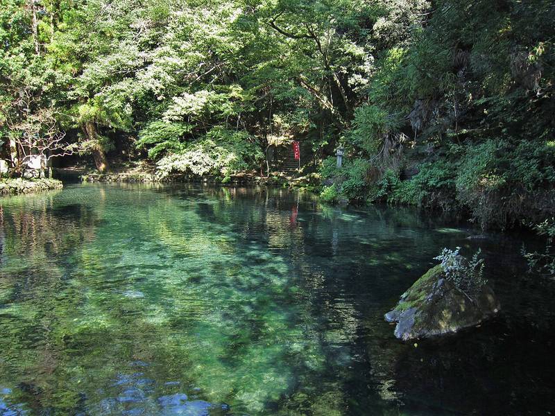 出流原弁天池